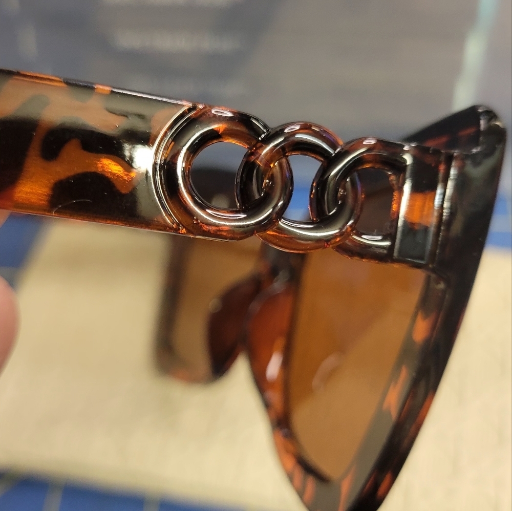 Tortoise Shell Sunglasses with Case - Picture 3 of 6